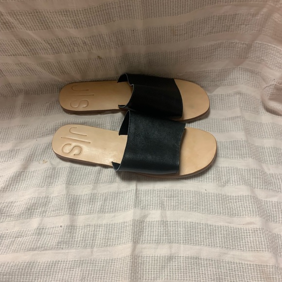 Black floor sandals - Picture 2 of 3